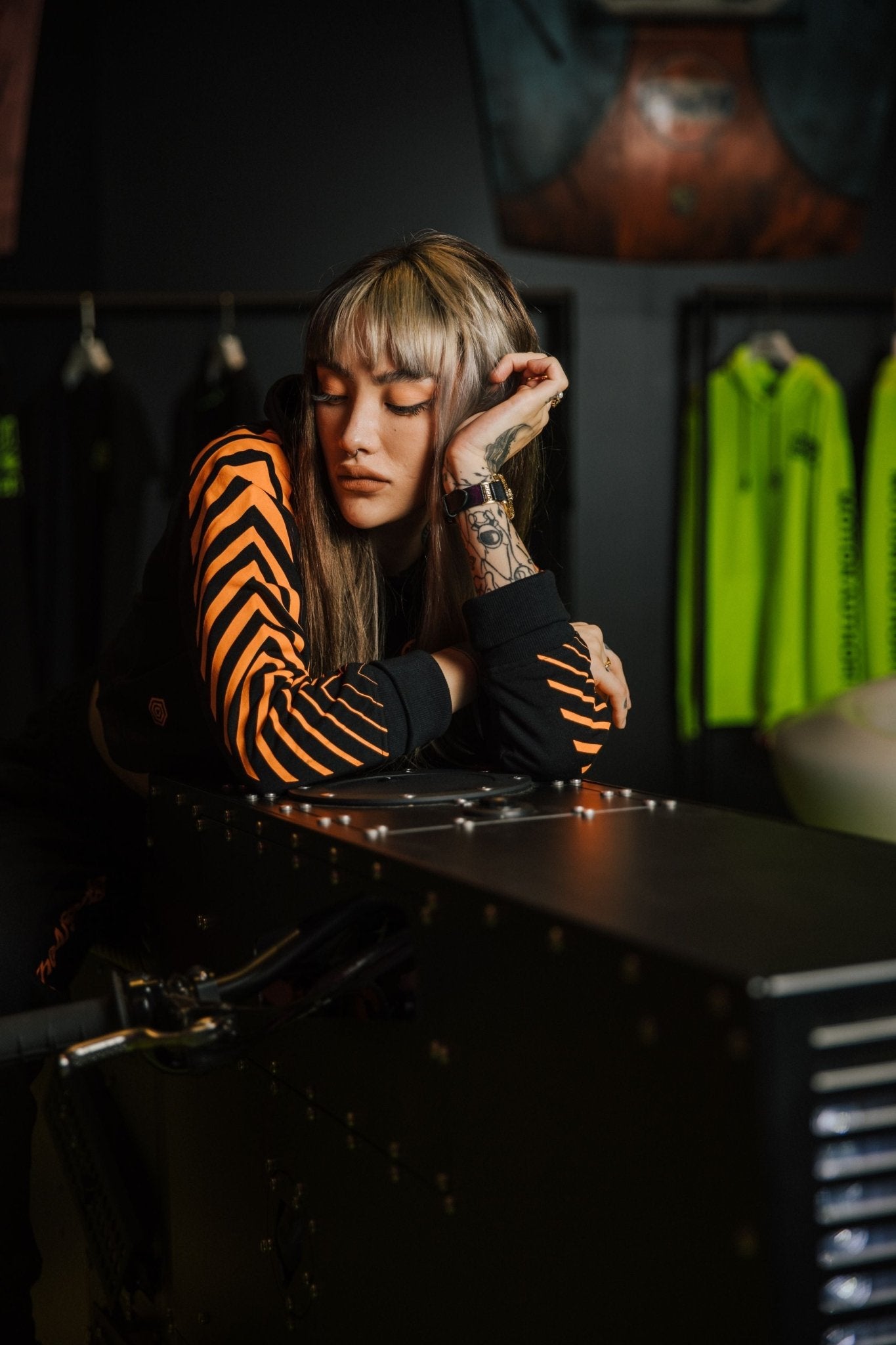 AXLE CROPPED HOODIE BLACK - TheArsenale