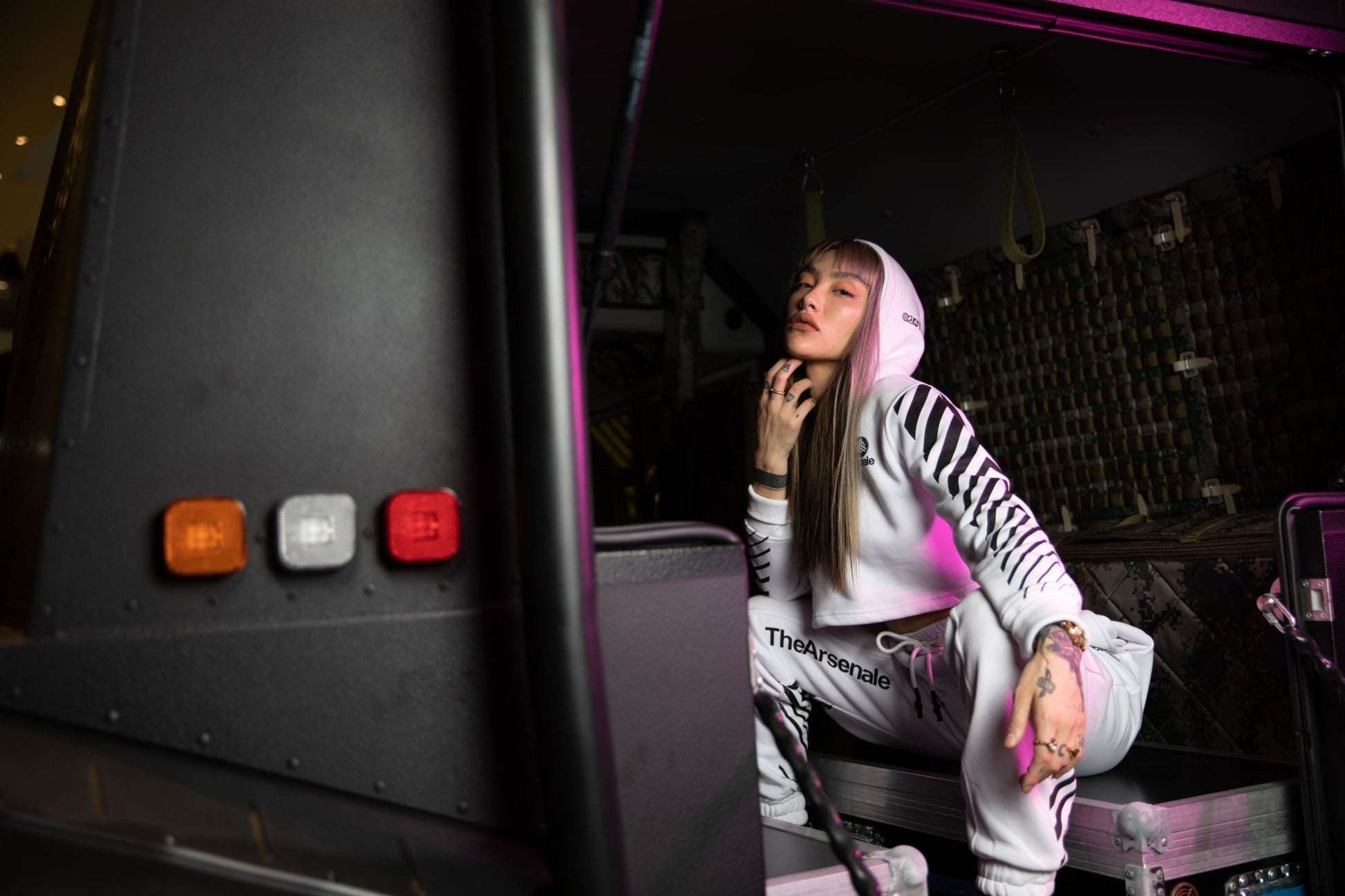 CROP TOP  HOODIE WHITE - TheArsenale